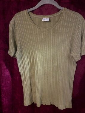 💰5/$10 vintage style Ribbed Short Sleeve Tee in Olive Green